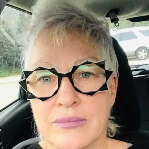 Meet your Posher, Denise